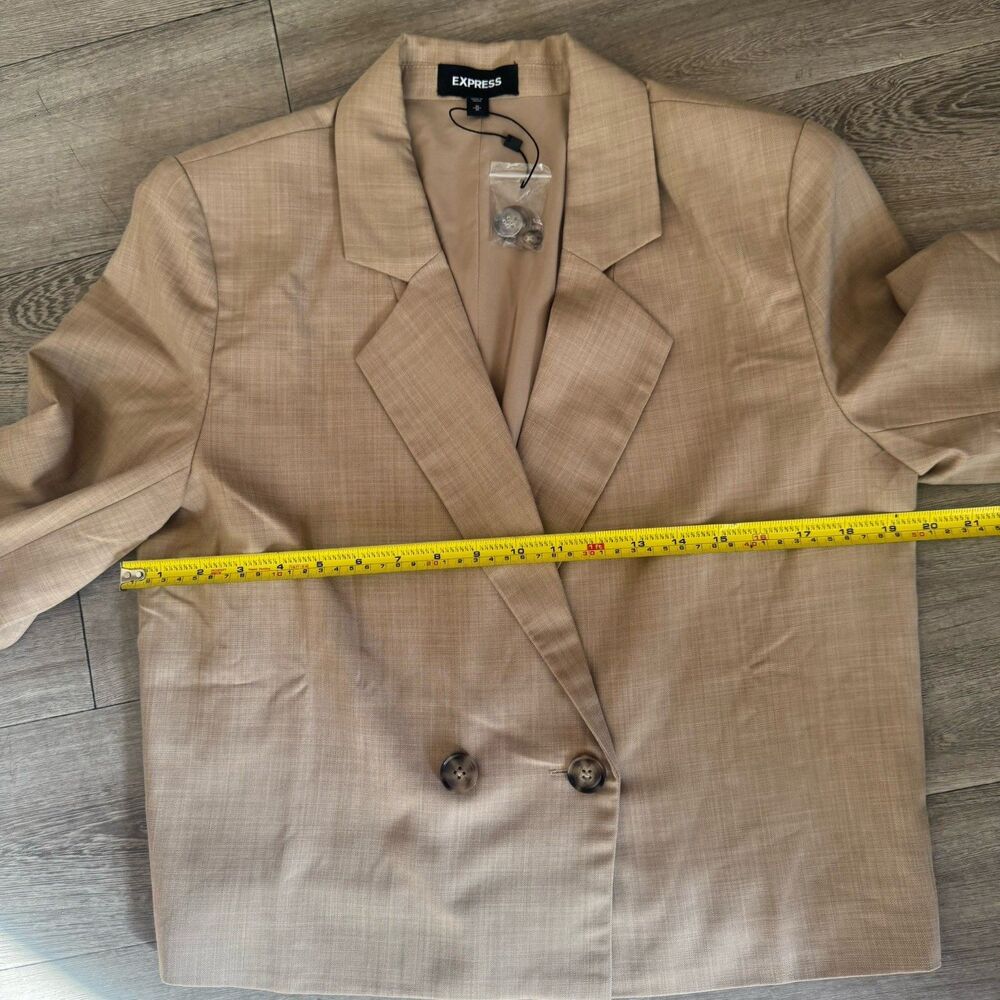 NEW Express Blazer Women's Tan Beige Sz M Cropped Double Breasted Shoulder Pads - Picture 12 of 16